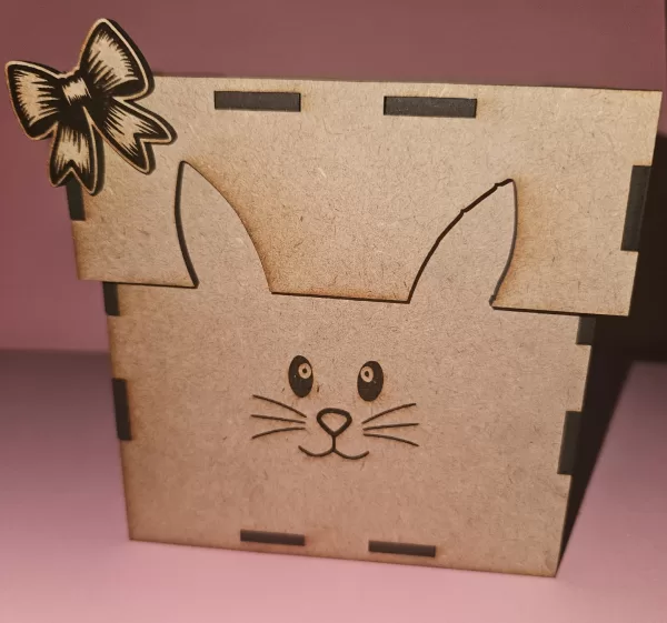 433 easter box with lid.jpg