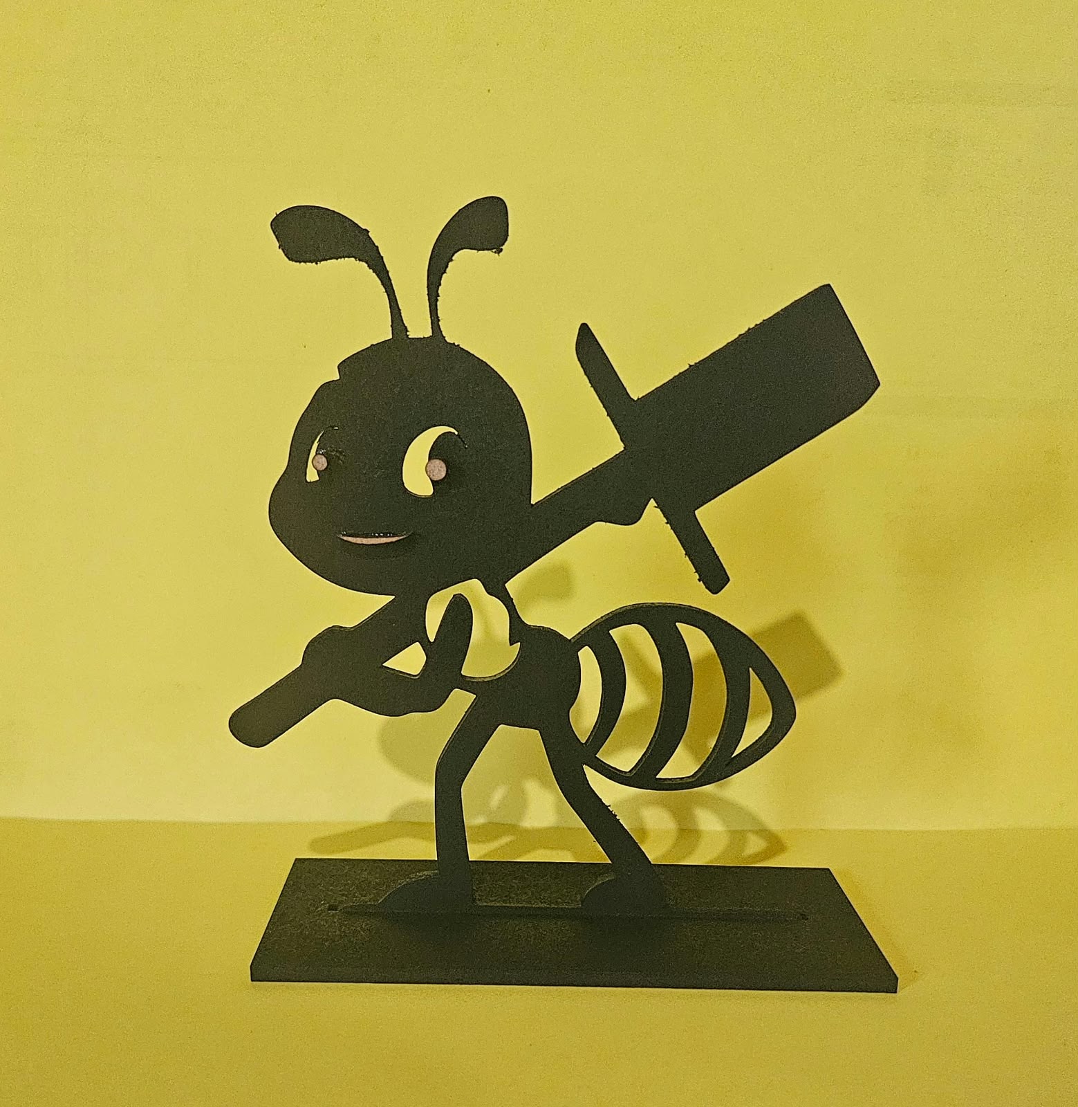 ant shaped wooden toilet paper holder set